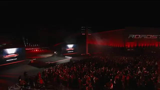 Tesla показала Roadster с соплами SpaceX: 0,81 с до 100 км/ч
